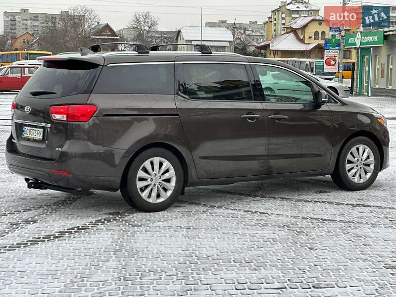 Мінівен Kia Sedona 2016 в Стрию