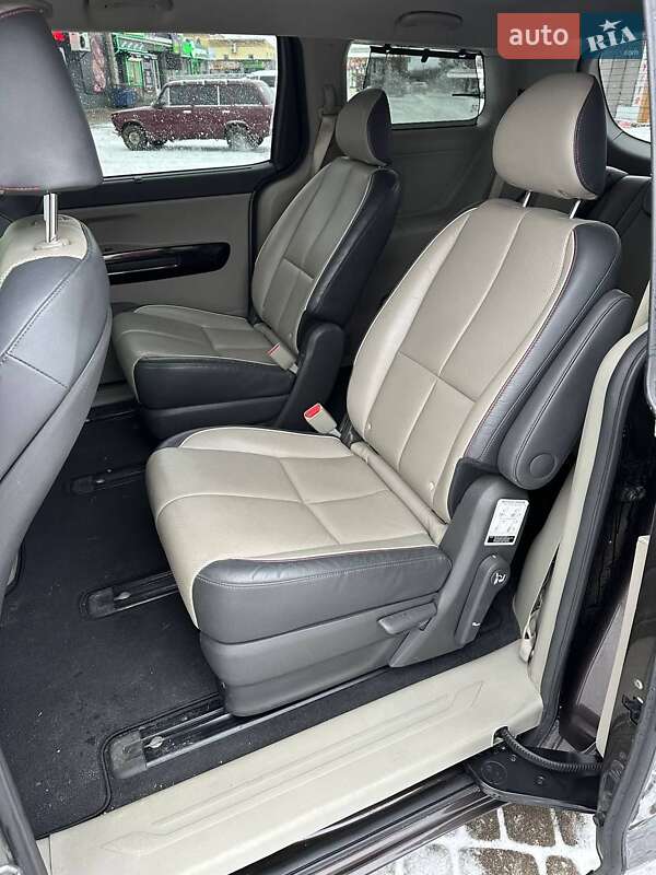 Мінівен Kia Sedona 2016 в Стрию