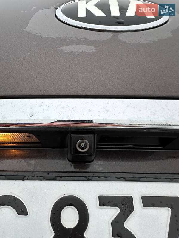 Мінівен Kia Sedona 2016 в Стрию