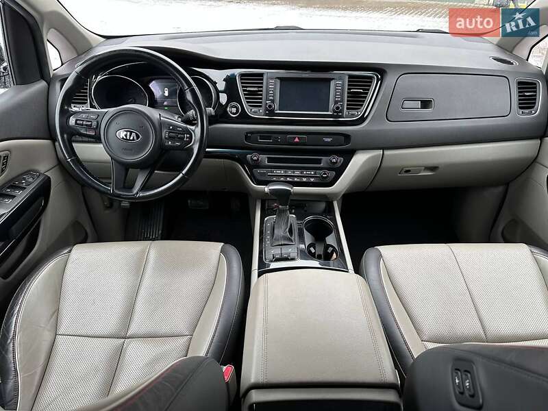 Мінівен Kia Sedona 2016 в Стрию