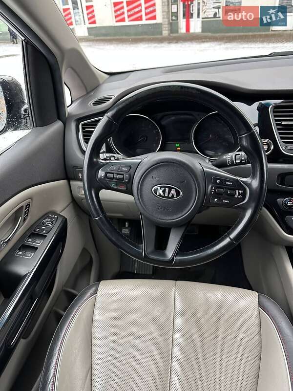 Мінівен Kia Sedona 2016 в Стрию