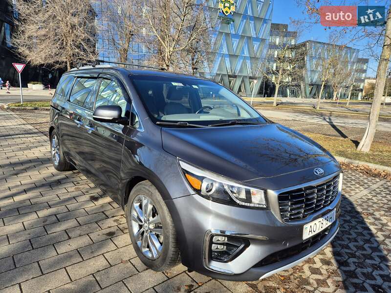 Минивэн Kia Sedona 2016 в Ужгороде