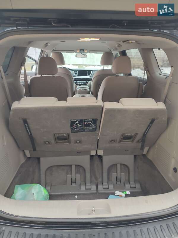 Мінівен Kia Sedona 2016 в Києві