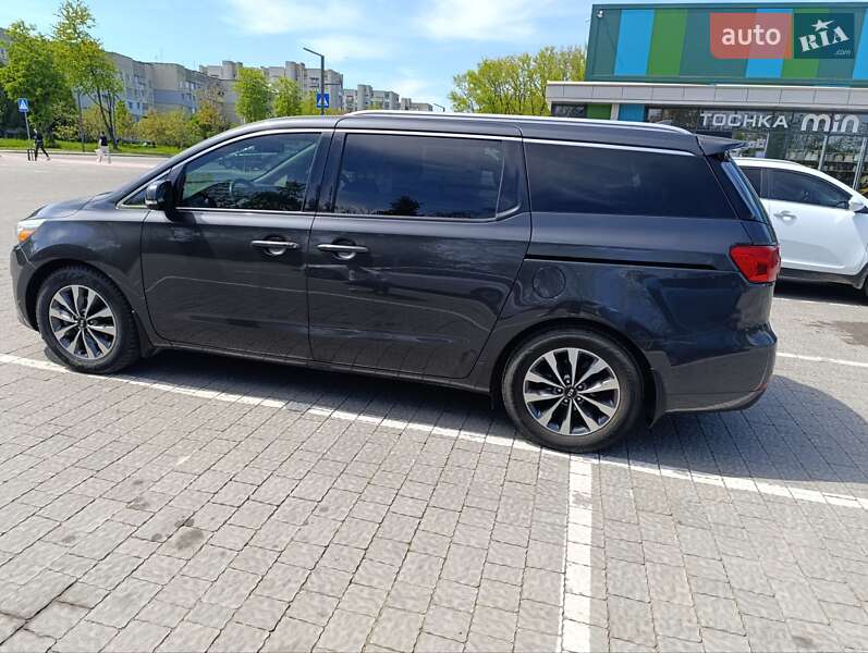 Мінівен Kia Sedona 2014 в Дрогобичі