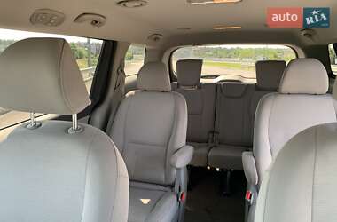 Минивэн Kia Sedona 2015 в 
