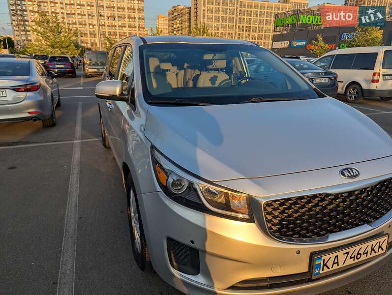 Мінівен Kia Sedona 2015 в Києві