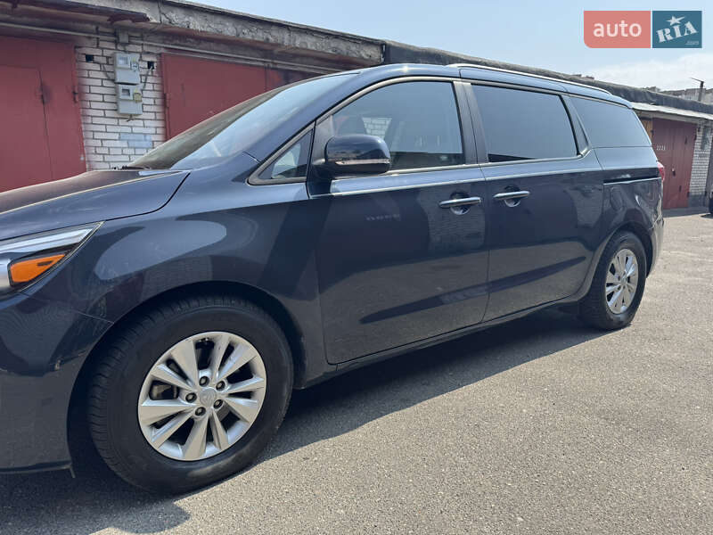 Минивэн Kia Sedona 2015 в Киеве