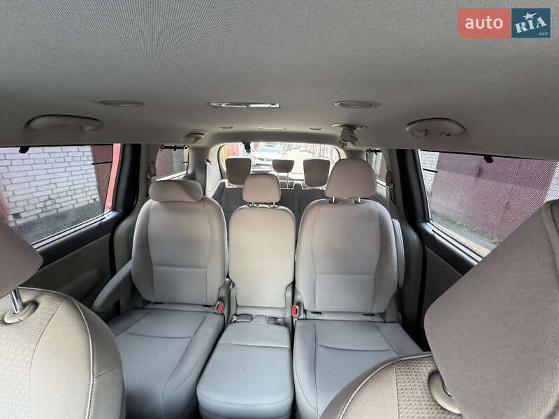 Минивэн Kia Sedona 2015 в Киеве
