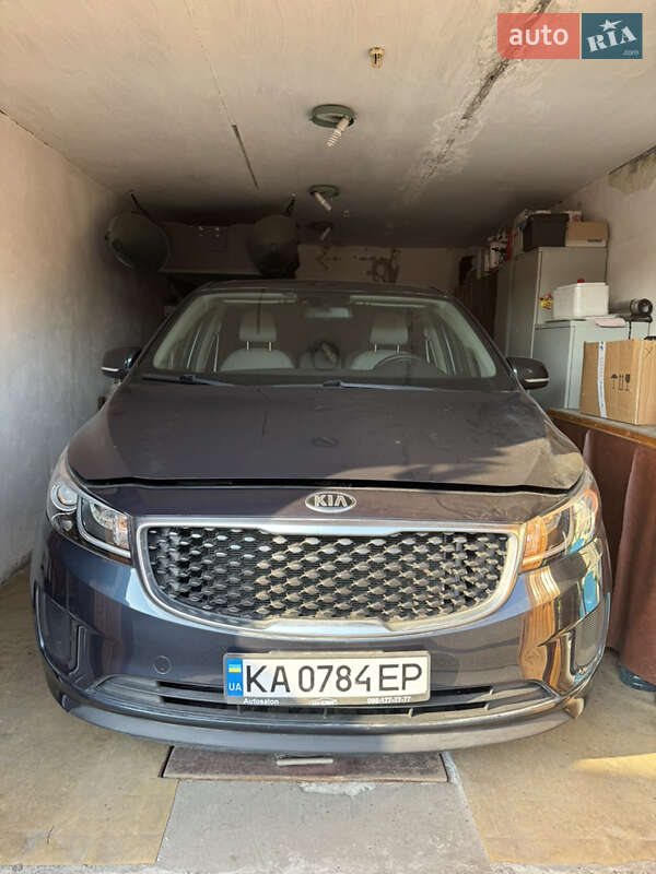 Минивэн Kia Sedona 2015 в Киеве