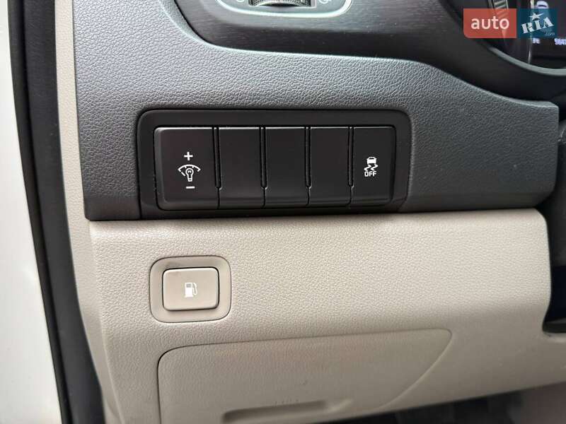 Минивэн Kia Sedona 2020 в Киеве