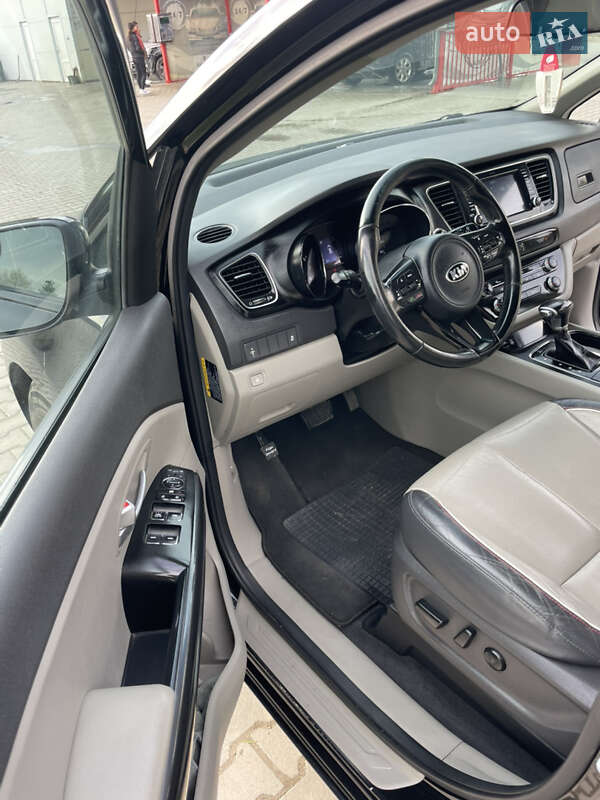 Минивэн Kia Sedona 2016 в Черновцах