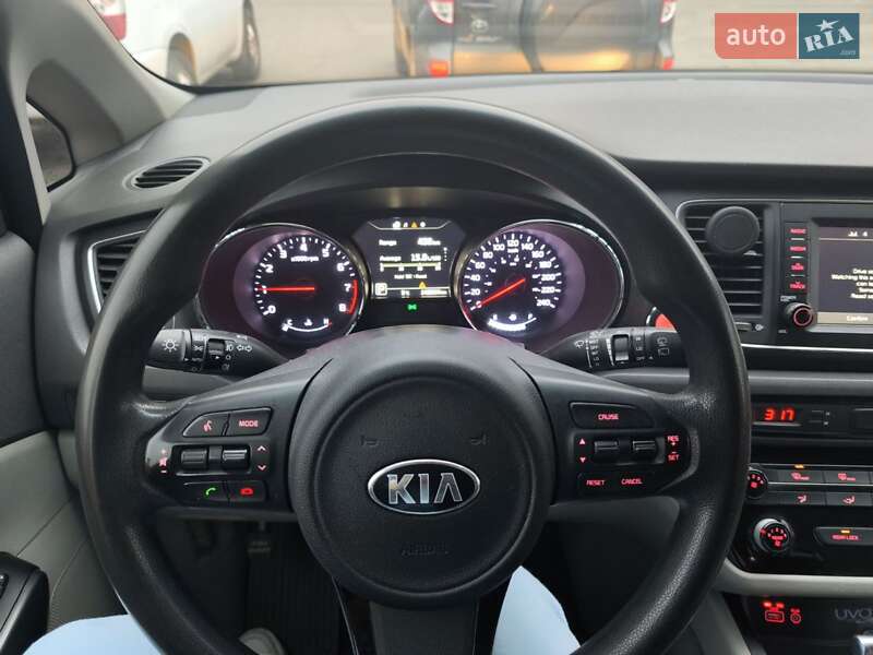 Минивэн Kia Sedona 2015 в Киеве