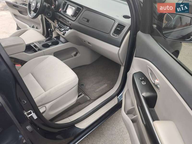 Минивэн Kia Sedona 2015 в Киеве