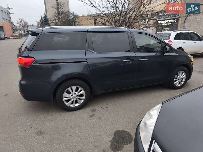Минивэн Kia Sedona 2015 в Киеве