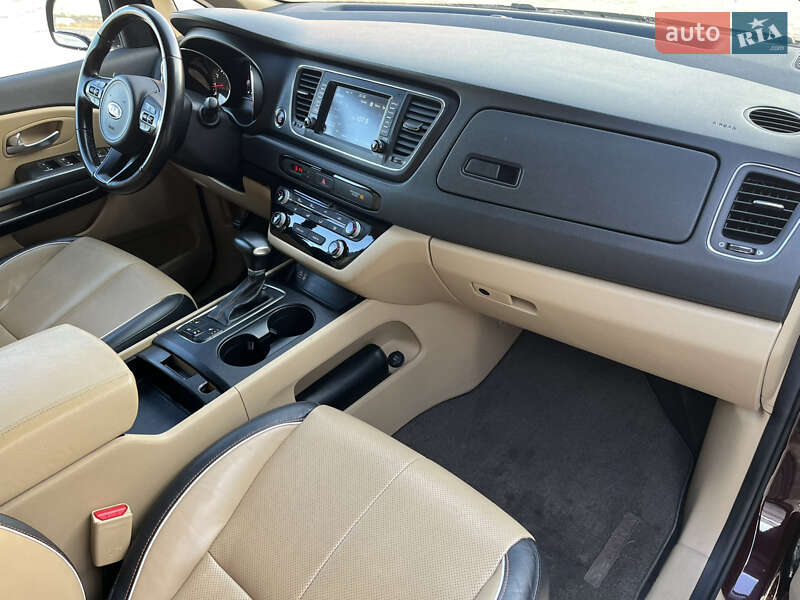 Мінівен Kia Sedona 2016 в Києві