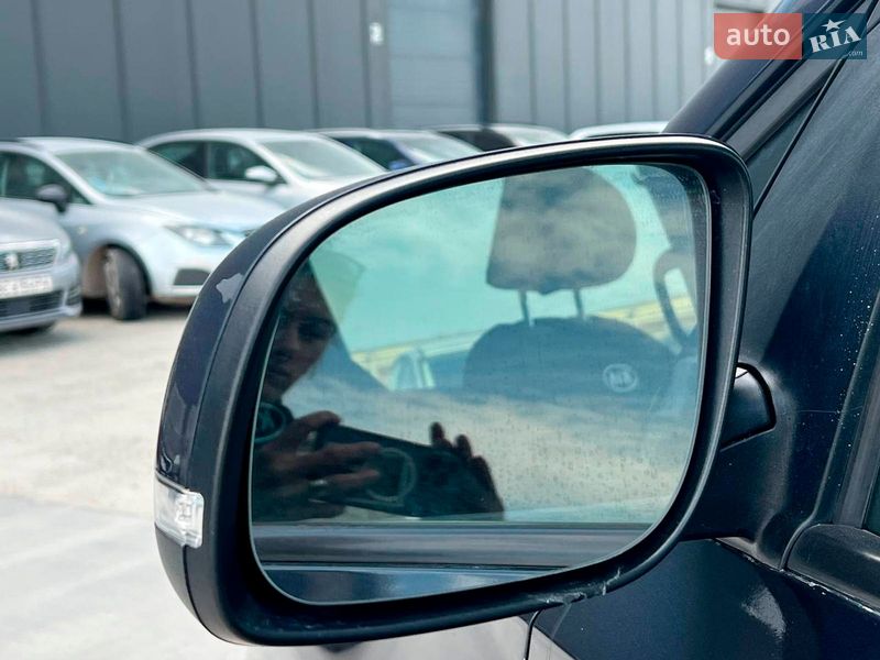 Минивэн Kia Sedona 2015 в Львове