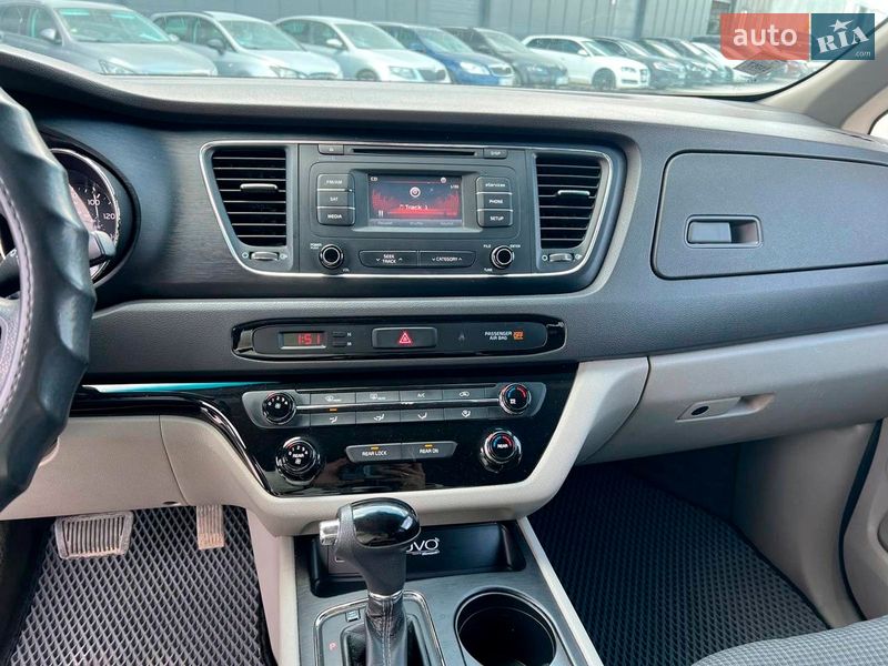 Минивэн Kia Sedona 2015 в Львове