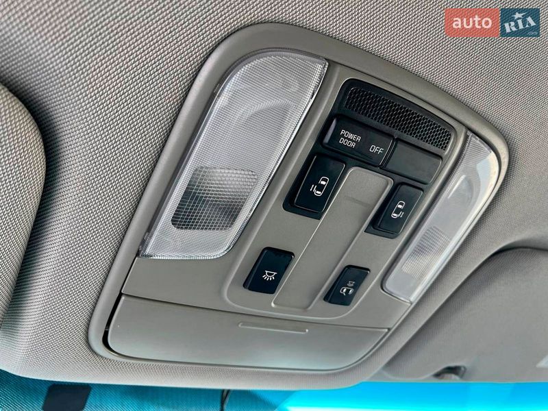 Минивэн Kia Sedona 2015 в Львове