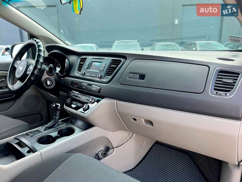 Минивэн Kia Sedona 2015 в Львове