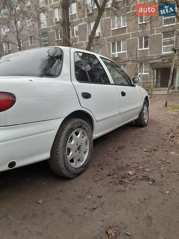 Седан Kia Sephia 1997 в Днепре