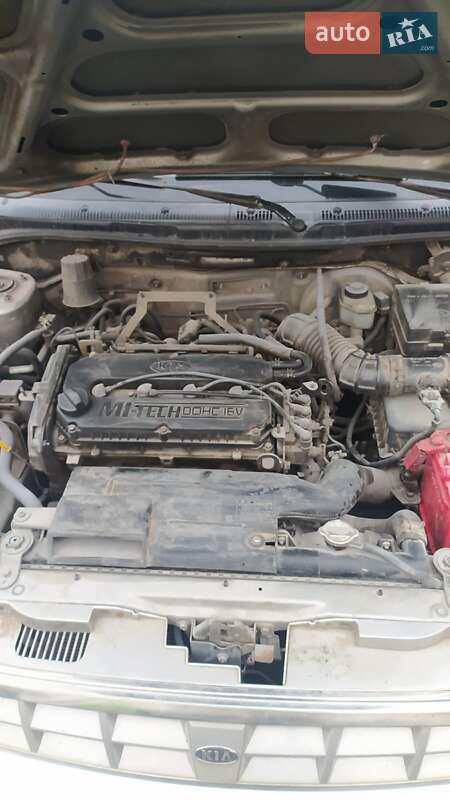 Седан Kia Sephia 2003 в Николаеве