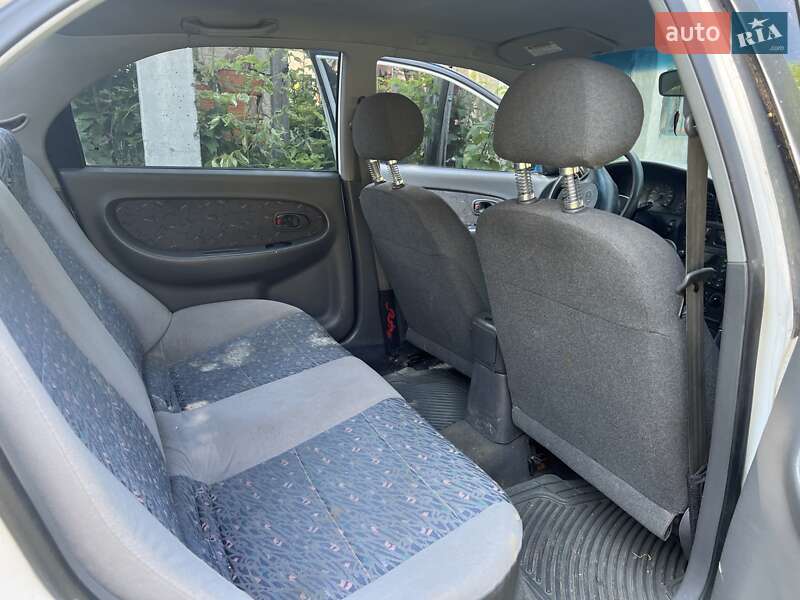 Седан Kia Sephia 2001 в Ужгороде
