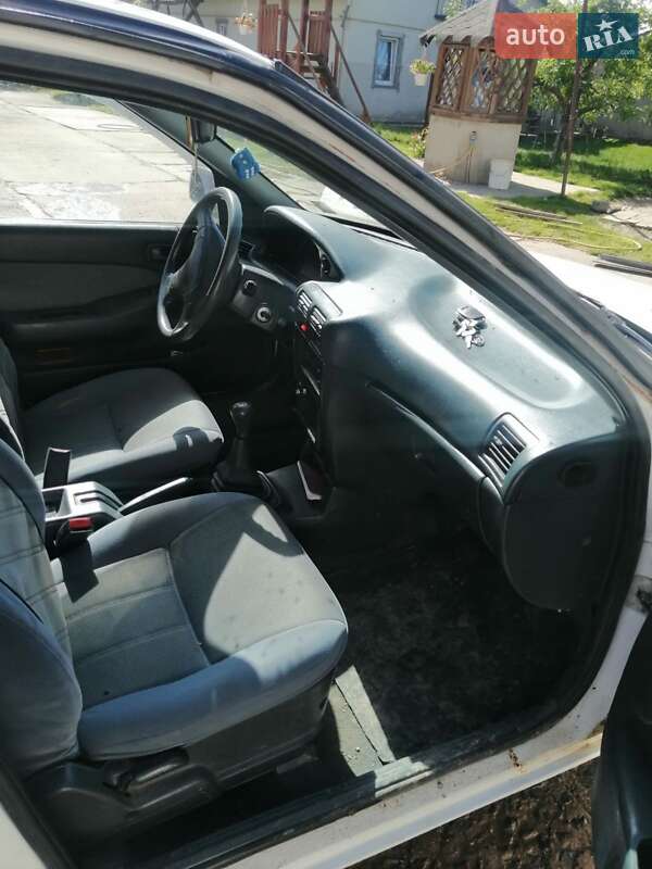 Седан Kia Sephia 1994 в Борщеве