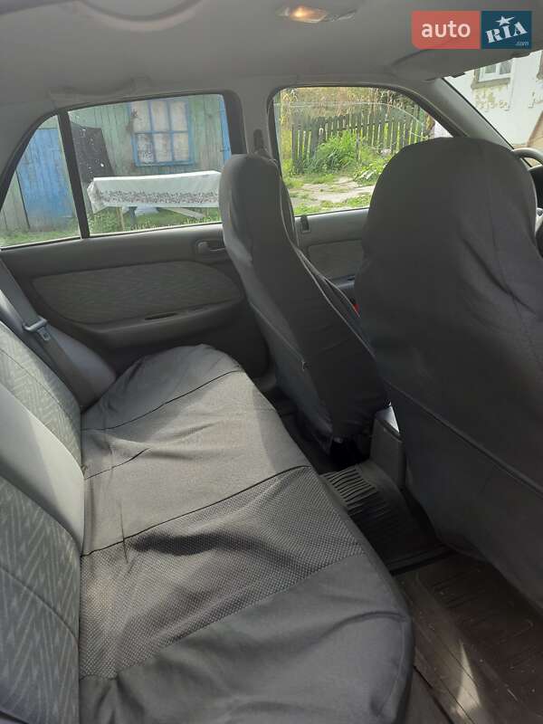 Седан Kia Sephia 1995 в Чернівцях