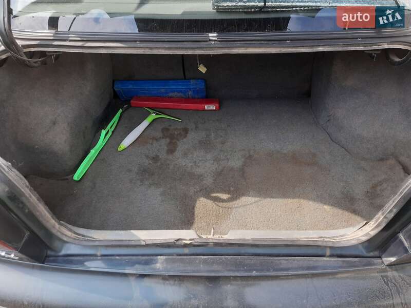 Седан Kia Sephia 1995 в Чернівцях