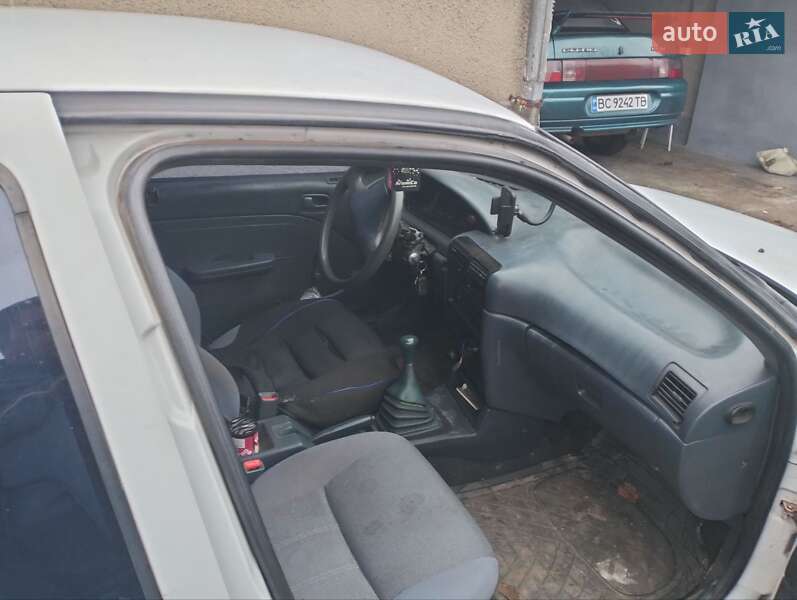 Седан Kia Sephia 1993 в Шептицькому