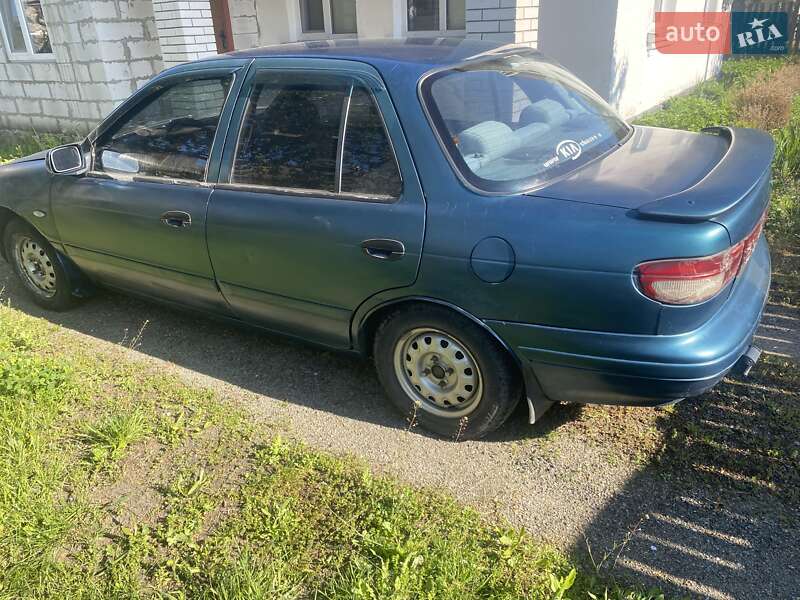 Седан Kia Sephia 1994 в Малині