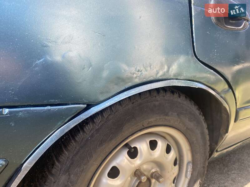 Седан Kia Sephia 1994 в Малині