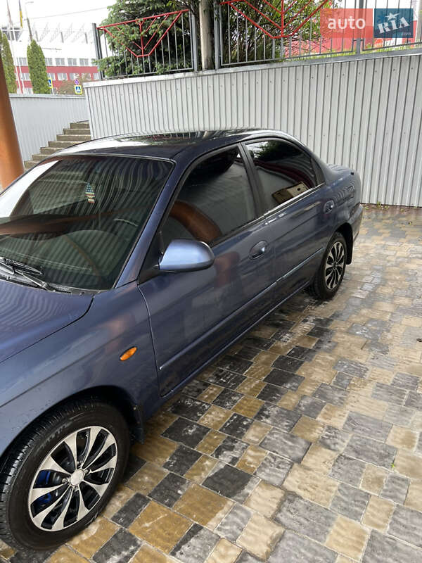 Седан Kia Sephia 2003 в Тернополі