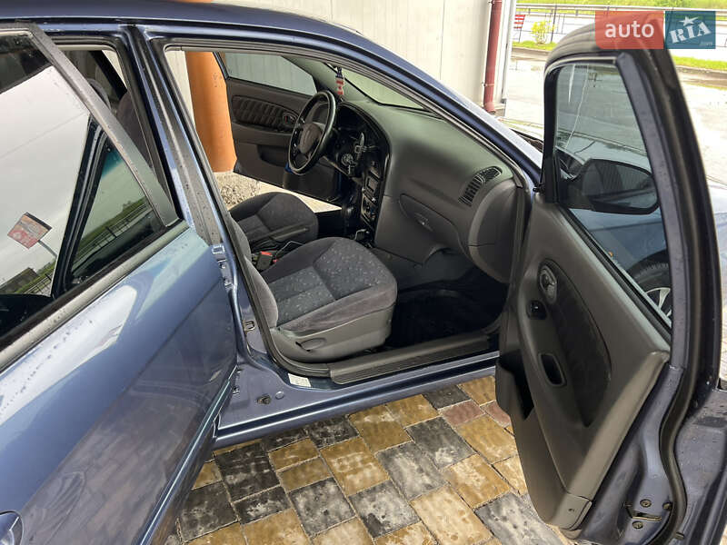 Седан Kia Sephia 2003 в Тернополі