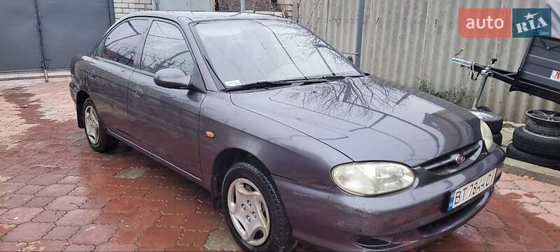 Седан Kia Sephia 1998 в Херсоне