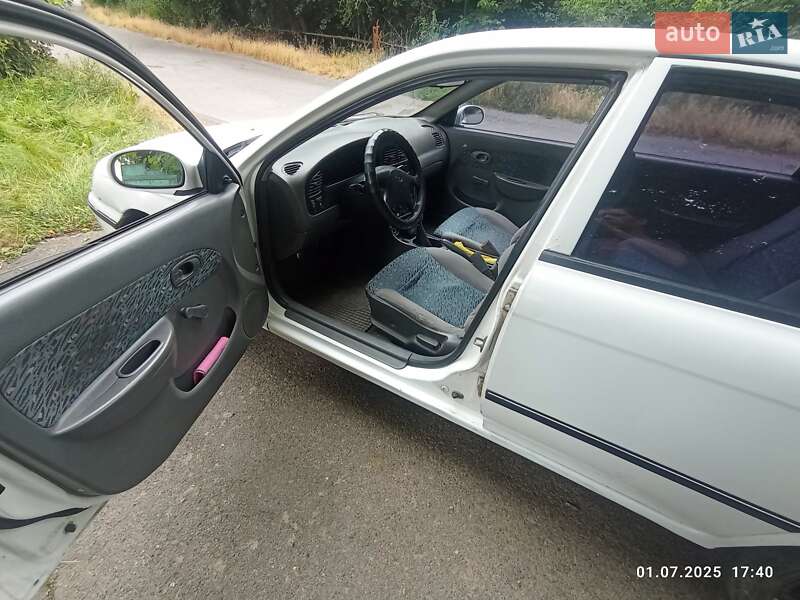 Седан Kia Sephia 2000 в Шполе