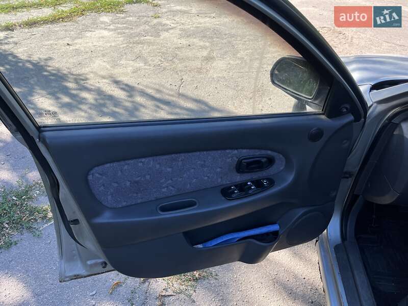 Седан Kia Sephia 2003 в Павлограде