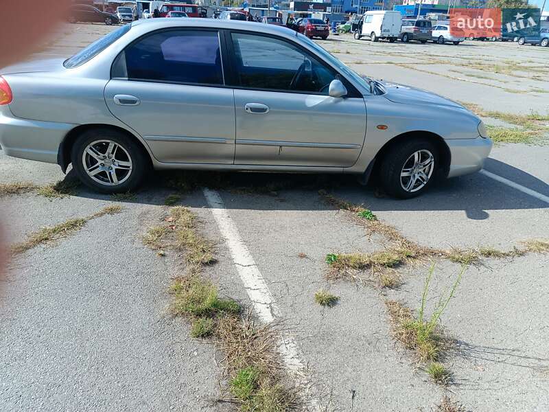 Седан Kia Sephia 2002 в Кременчуге