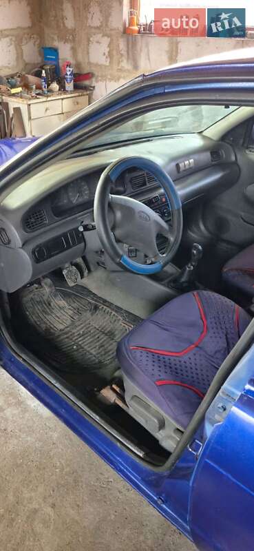 Седан Kia Sephia 1996 в Мироновке