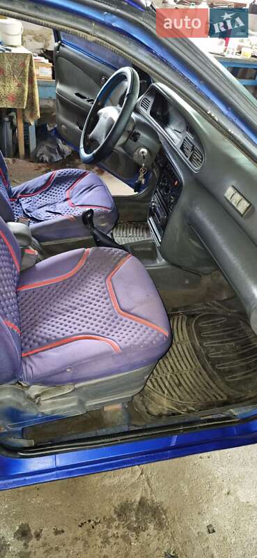 Седан Kia Sephia 1996 в Мироновке