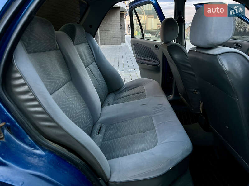 Седан Kia Sephia 1998 в Ивано-Франковске