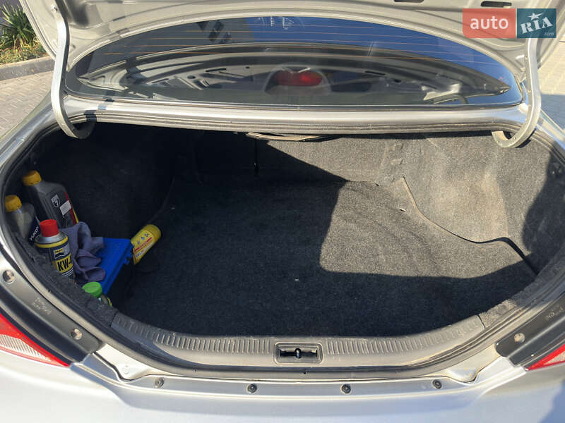 Седан Kia Sephia 2003 в Южном