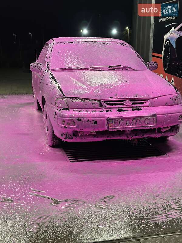 Седан Kia Sephia 1996 в Немирові