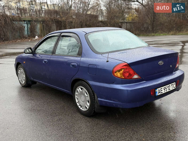 Седан Kia Sephia 2003 в Днепре
