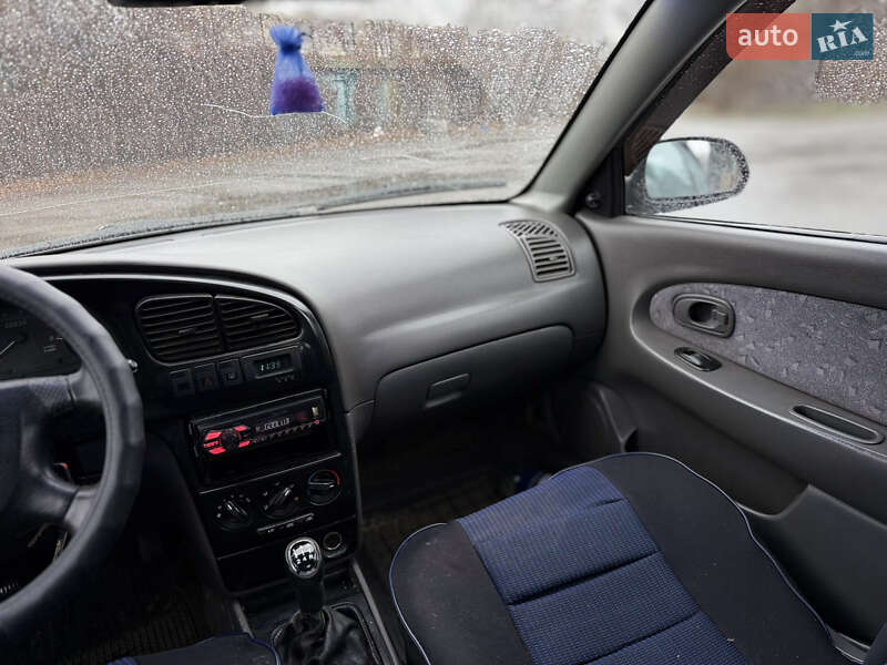 Седан Kia Sephia 2003 в Днепре