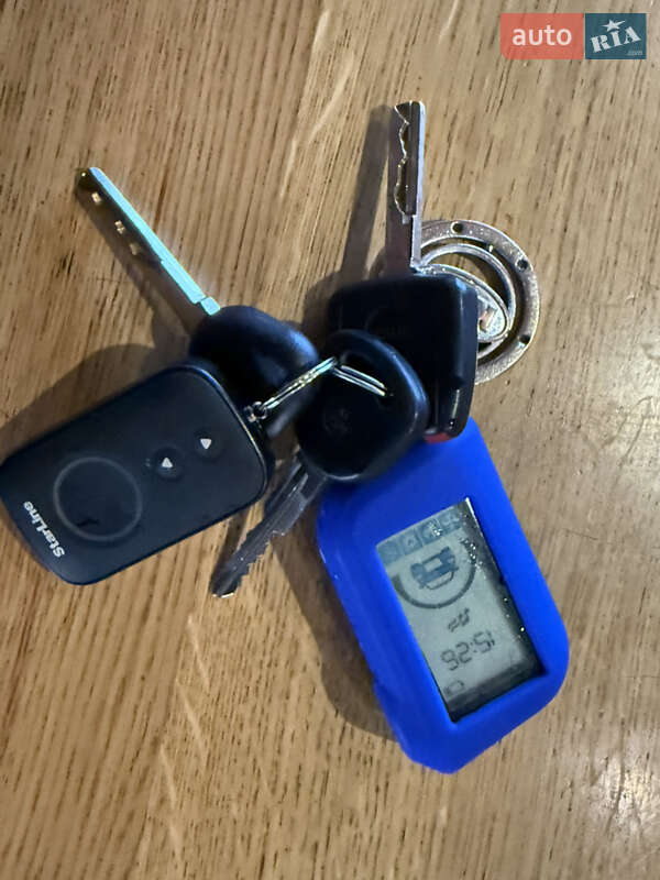 Седан Kia Sephia 2003 в Днепре