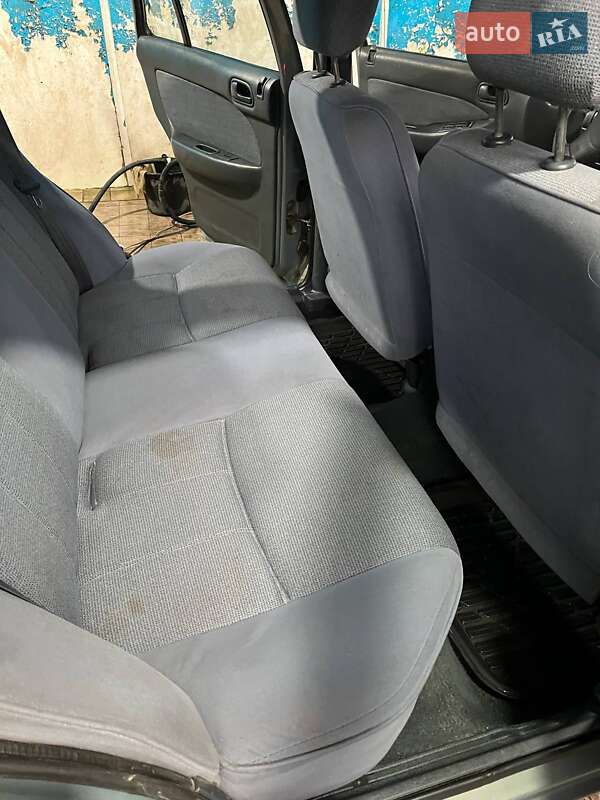 Седан Kia Sephia 1994 в Сумах