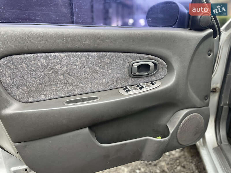 Седан Kia Sephia 2001 в Києві