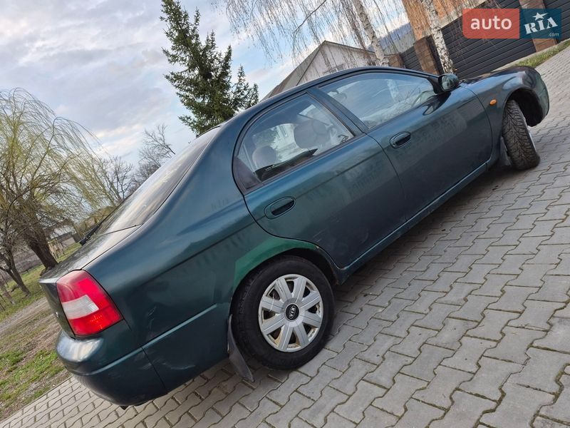 Седан Kia Sephia 2000 в Черновцах