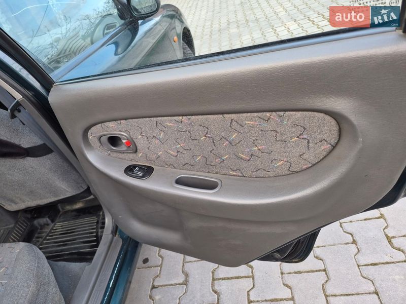 Седан Kia Sephia 2000 в Черновцах